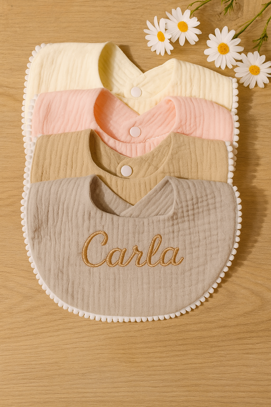 Pack 4 Baberos de algodón personalizado con nombre bordado