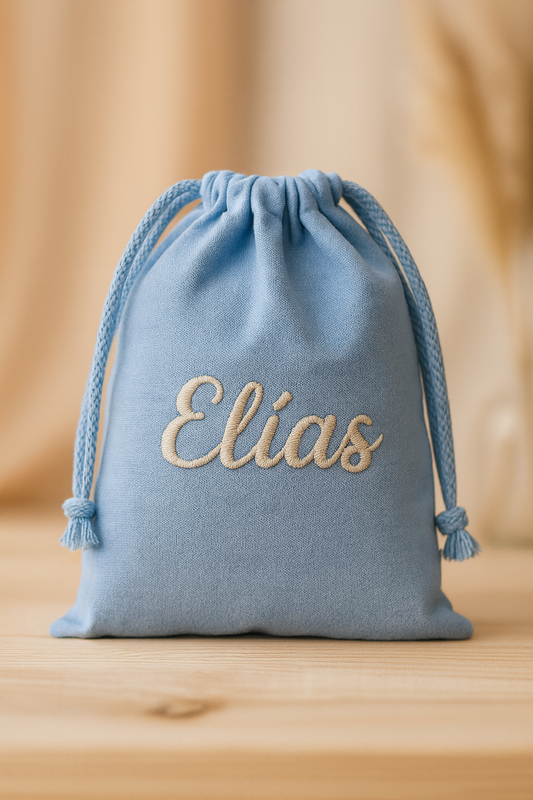 Bolsita personalizada con nombre bordado- 100% algodón (25x32 cm)